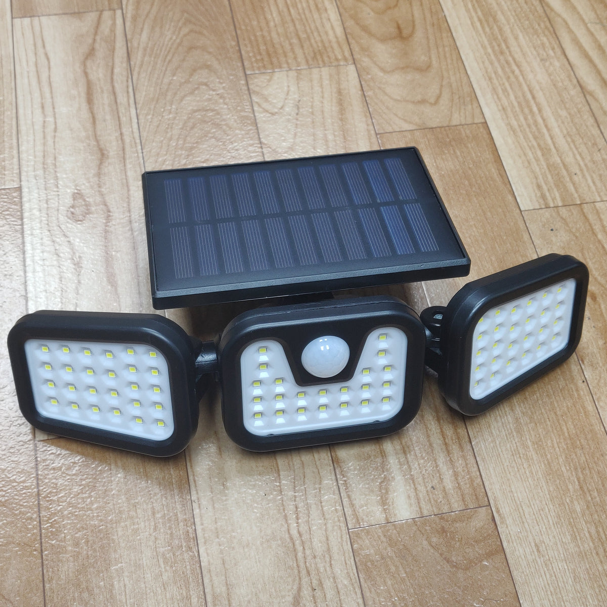 Three panel LED Solar Light with motion sensor – Supermenu